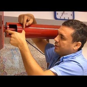 Instalação de porta de aço automática